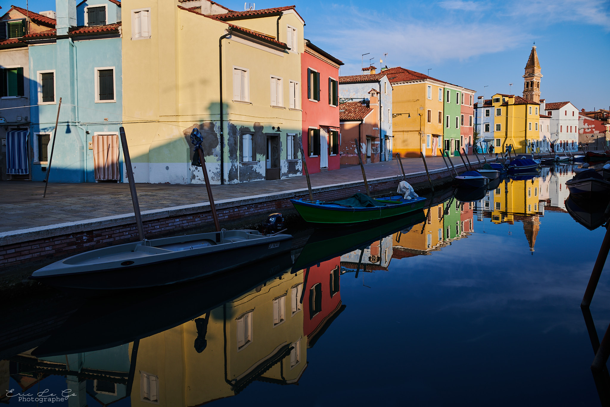 Maisons colorées dans rue de Venise
