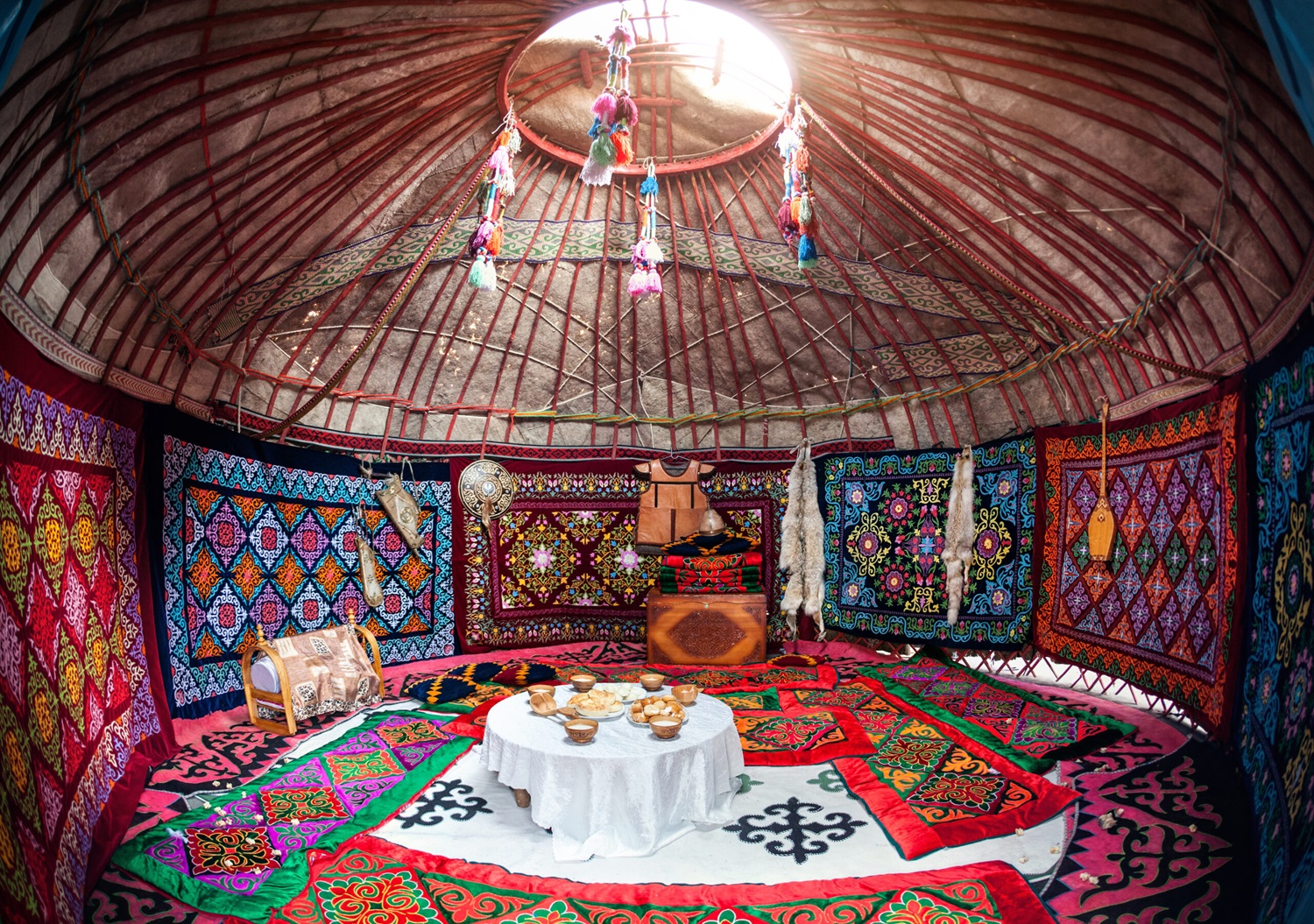 Intérieur d'une yourte en Ouzbékistan